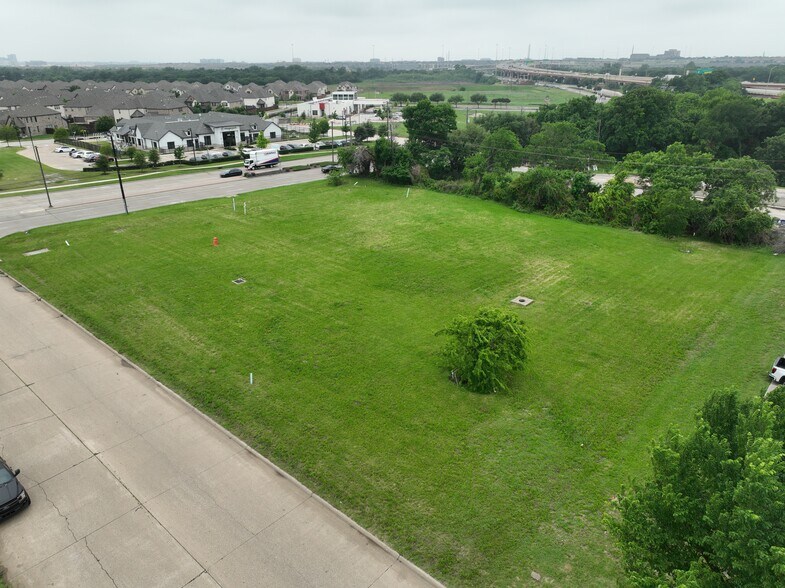 2465 McIver Lane, Carrollton, TX à vendre - Aérien - Image 3 de 4