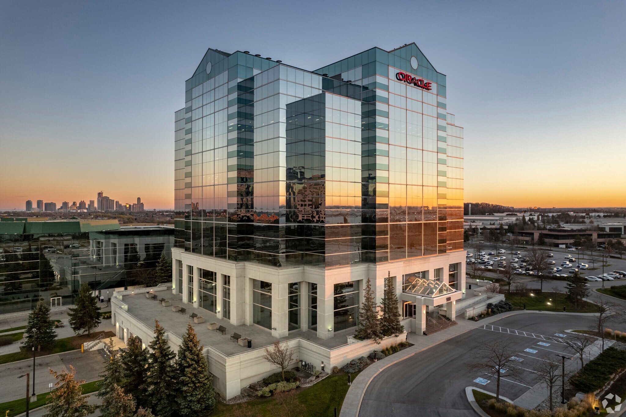 100 Milverton Dr, Mississauga, ON à vendre Photo principale- Image 1 de 1