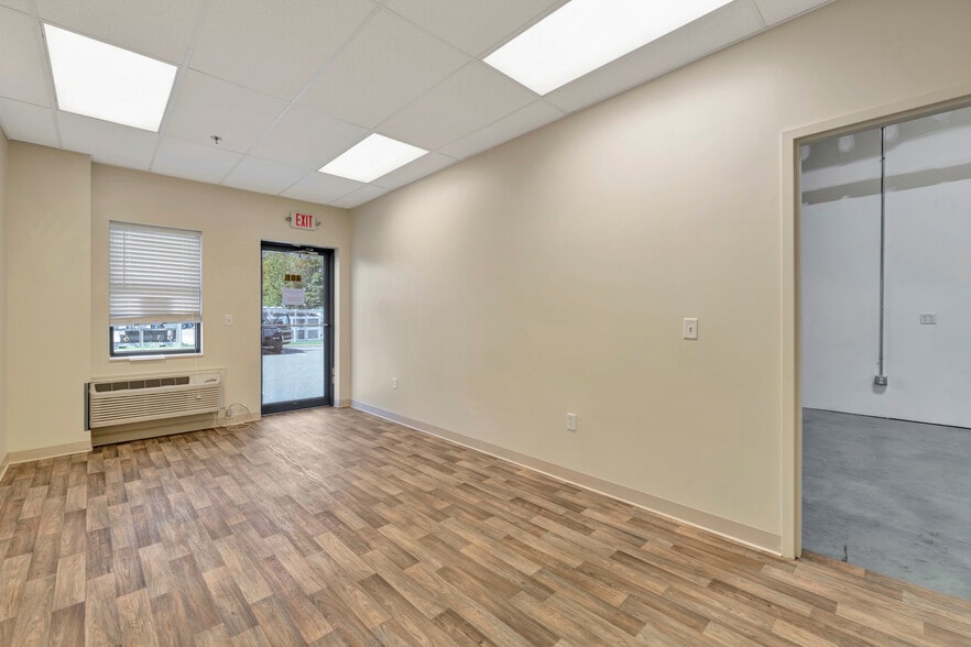 400 Carson Dr, Bear, DE for lease - Interior Photo - Image 2 of 26