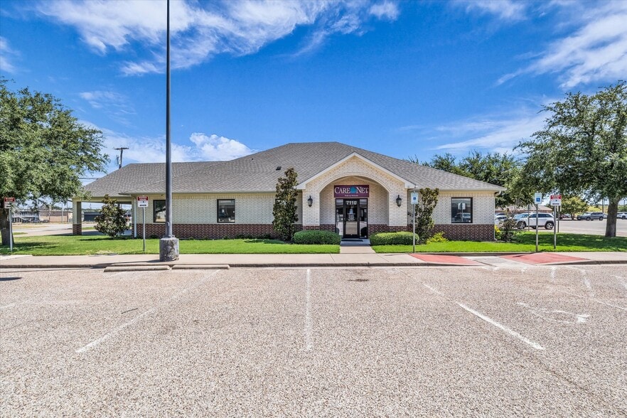 7110 Sanger Ave, Waco, TX for lease - Primary Photo - Image 1 of 11