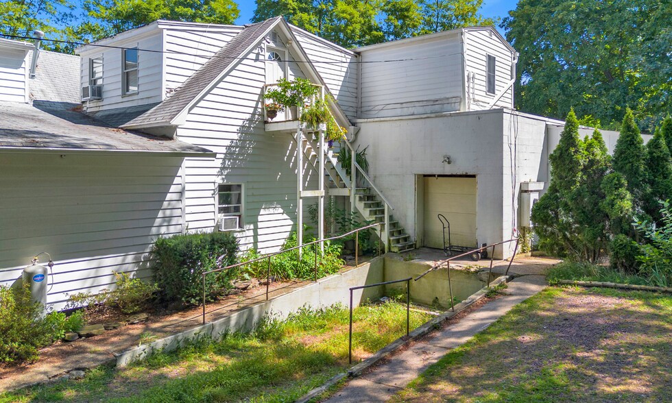 7 Canal St, Center Moriches, NY à vendre - Photo du bâtiment - Image 3 de 8