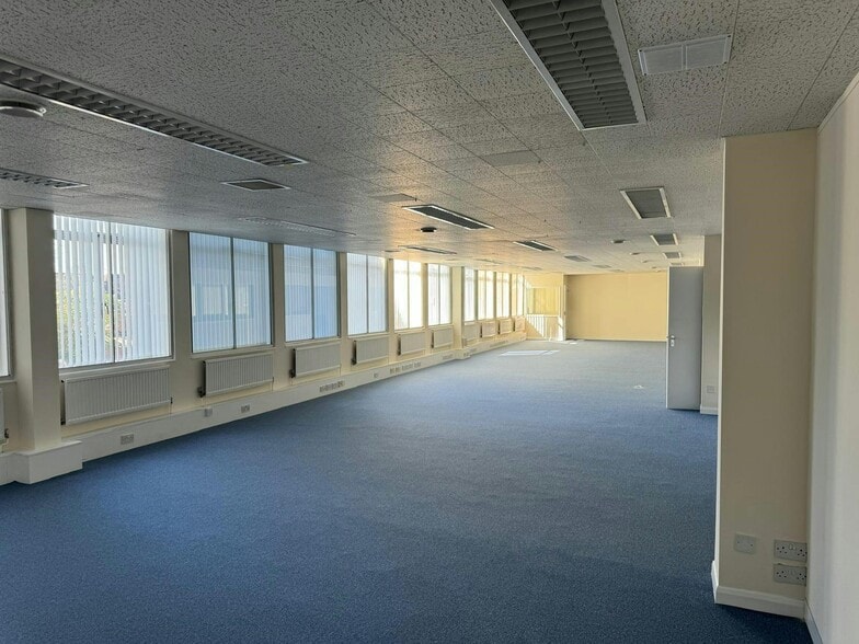 Mount Pleasant Rd, Barnet for lease - Building Photo - Image 3 of 25