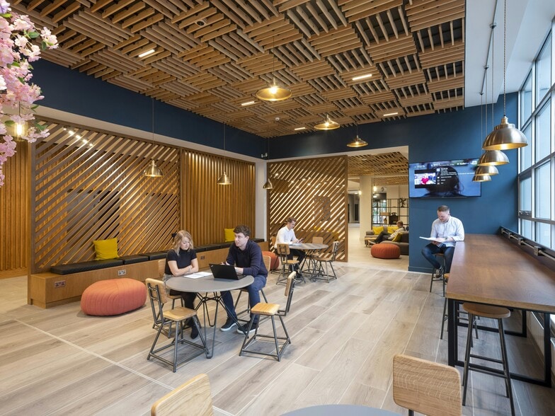 368 Alexandra Para, Glasgow for lease - Interior Photo - Image 3 of 14