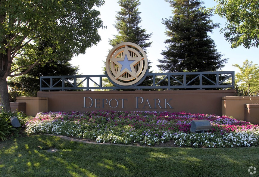 8301-8351 Valdez Ave, Sacramento, CA for lease - Building Photo - Image 1 of 2