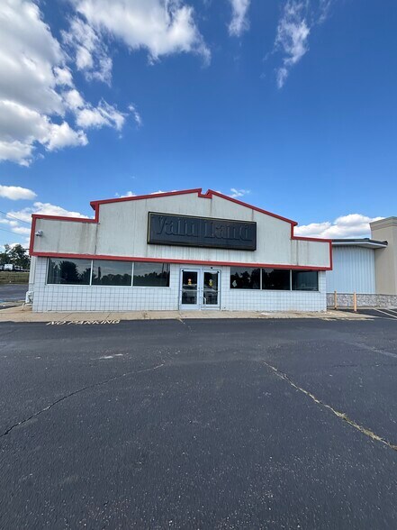800-836 W Bellevue St, Leslie, MI à louer - Photo du bâtiment - Image 1 de 5