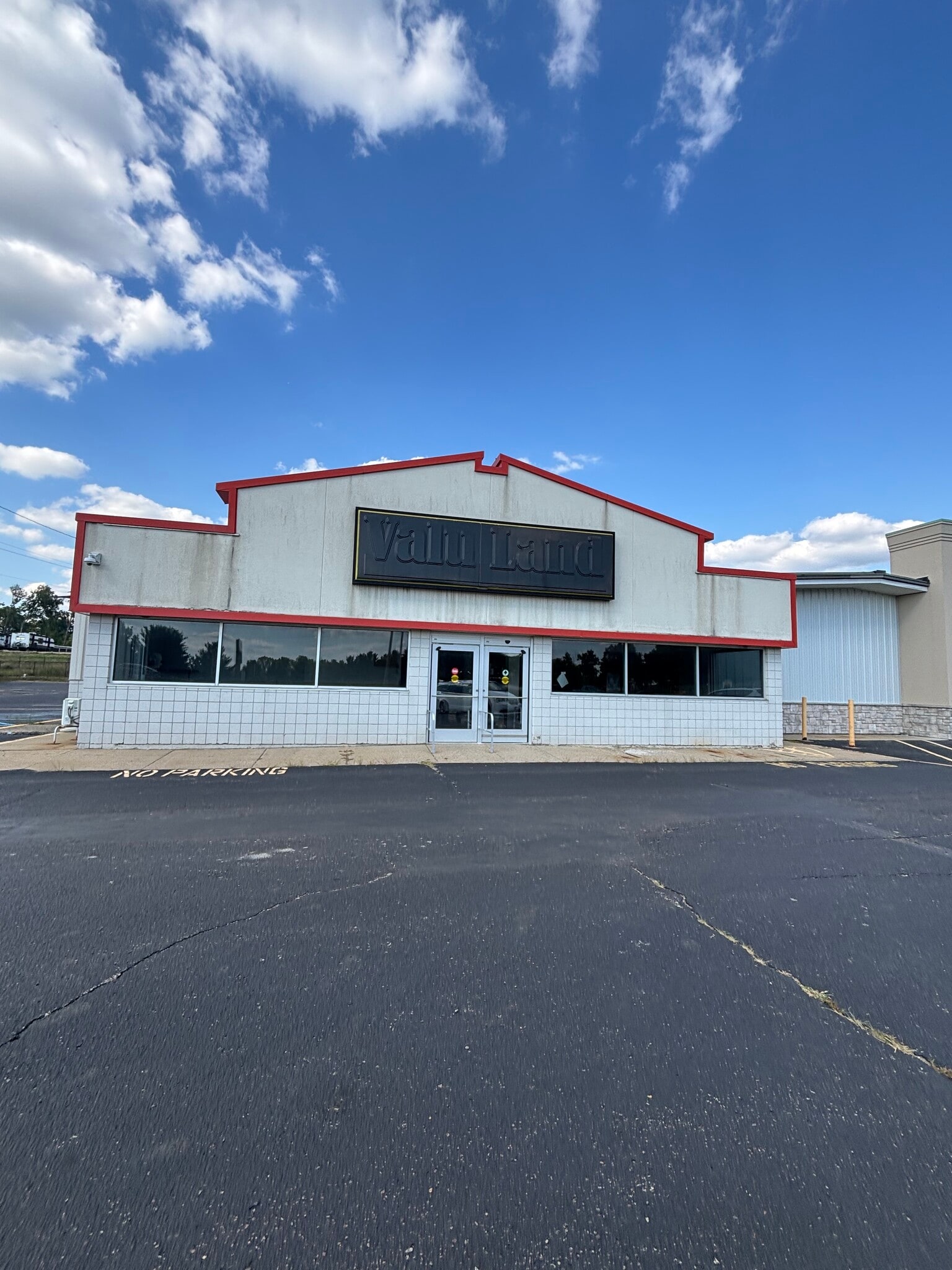 800-836 W Bellevue St, Leslie, MI for lease Building Photo- Image 1 of 6