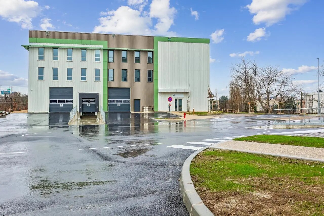Office in Bondy for lease Building Photo- Image 1 of 35