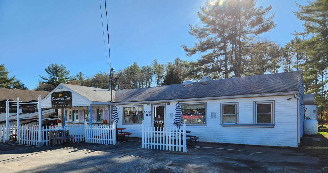 2246 Flat River Rd, Coventry, RI à vendre Photo du bâtiment- Image 1 de 1