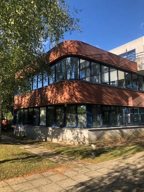 Office in Montigny-le-Bretonneux for sale Building Photo- Image 1 of 10