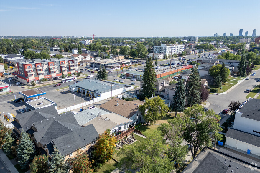 2312 1 St NW, Calgary, AB à vendre - Aérien - Image 3 de 3