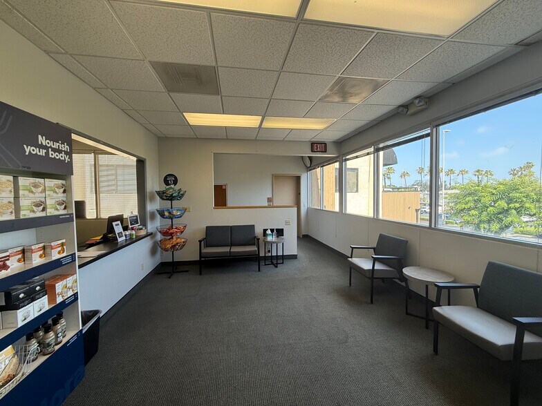 5512-5518 Britton Dr, Long Beach, CA à louer - Photo du bâtiment - Image 3 de 10