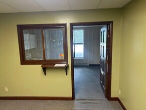 5205 N Ironwood Ln, Milwaukee, WI for lease Interior Photo- Image 2 of 7