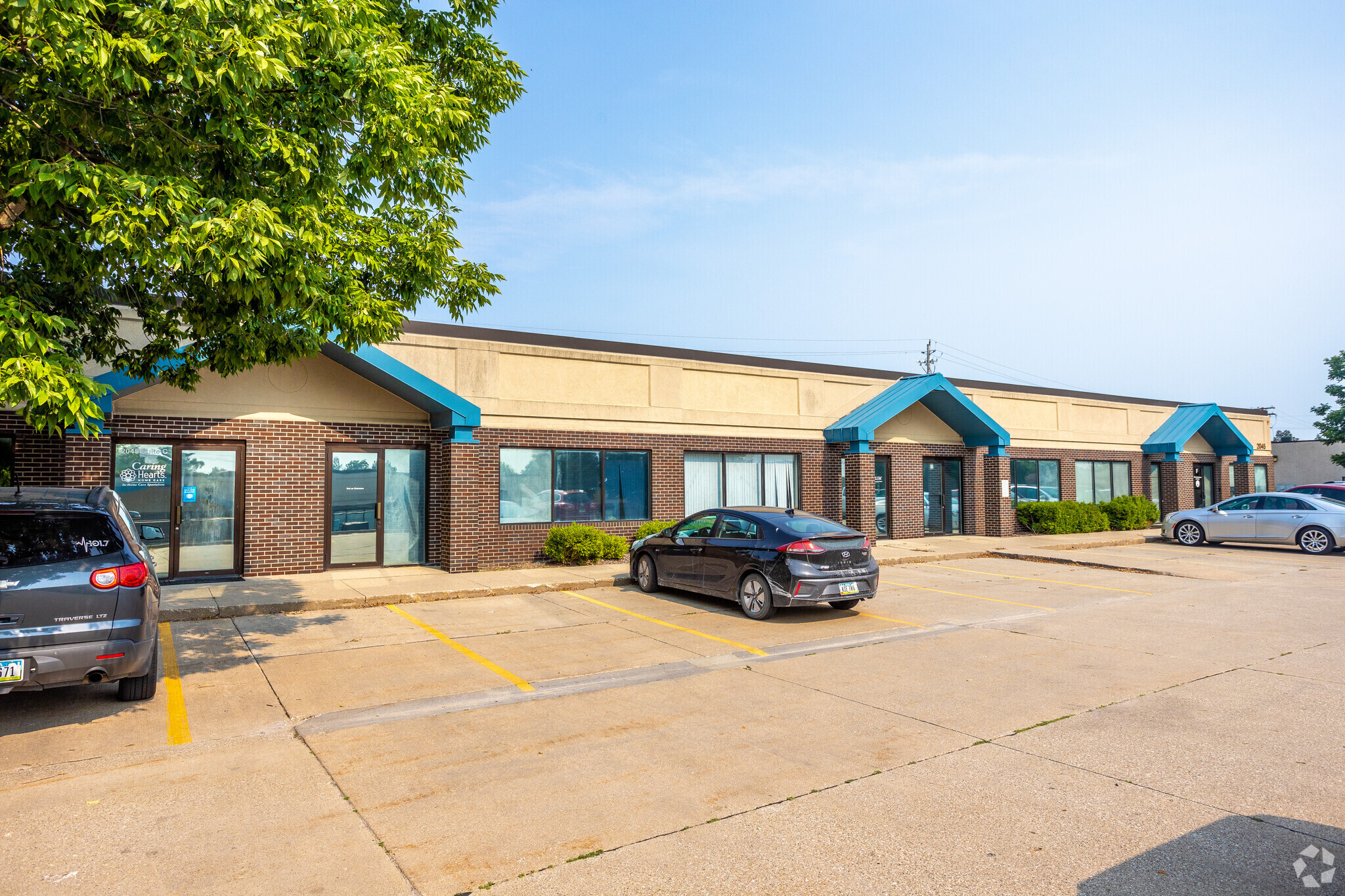 2041 Grand Ave, West Des Moines, IA for lease Building Photo- Image 1 of 2