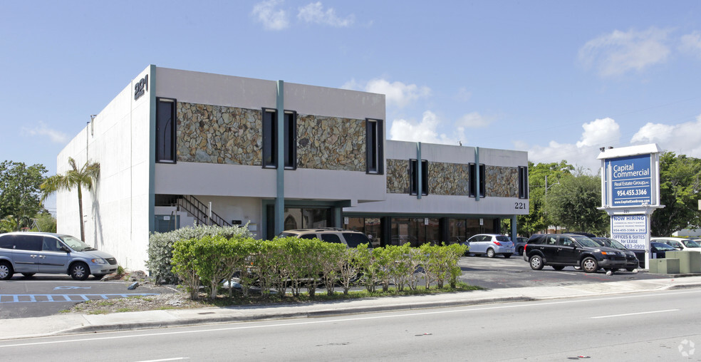 221 W Hallandale Beach Blvd, Hallandale Beach, FL for lease - Primary Photo - Image 1 of 46