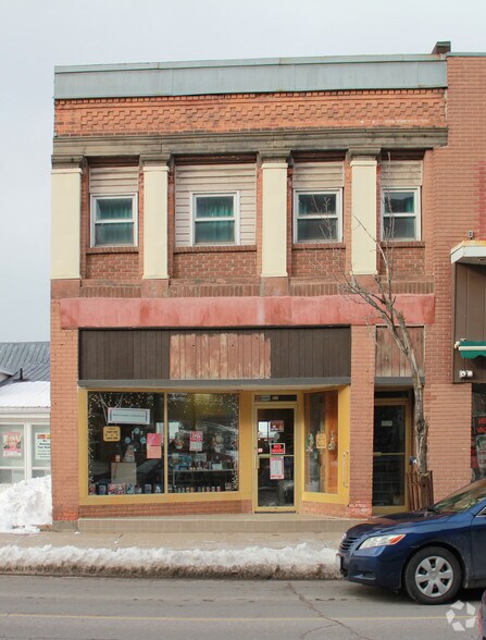 217 Pembroke St W, Pembroke, ON à louer - Photo du bâtiment - Image 3 de 3