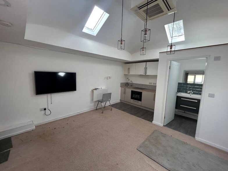 163B Phelipps Rd, Corfe Mullen for sale - Building Photo - Image 3 of 7