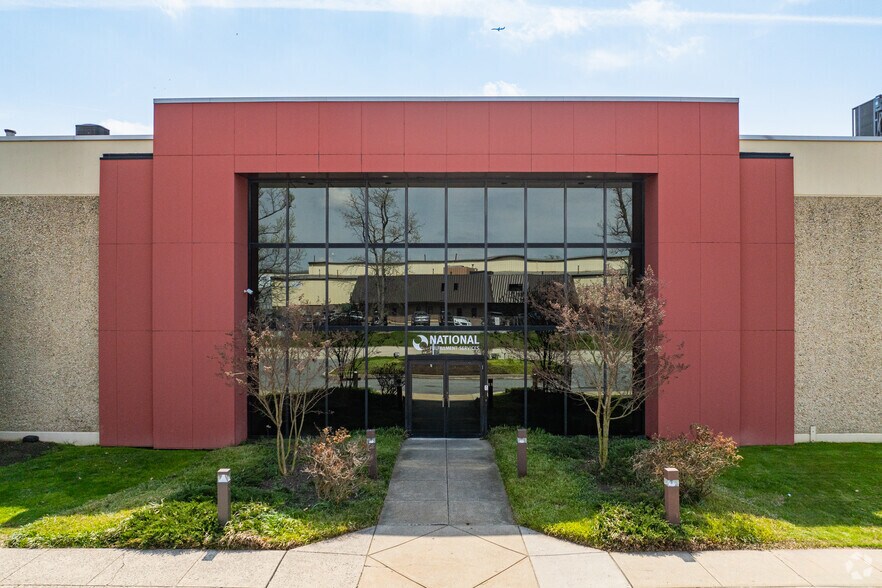 105 Commerce Dr, Aston Township, PA à louer - Photo du bâtiment - Image 3 de 6