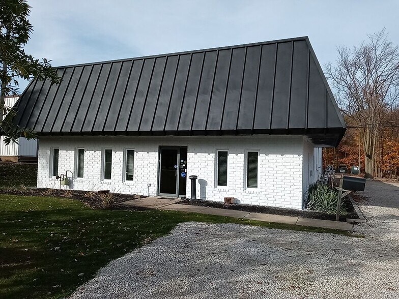 2077 Midway Dr, Twinsburg, OH à vendre - Photo du bâtiment - Image 2 de 12