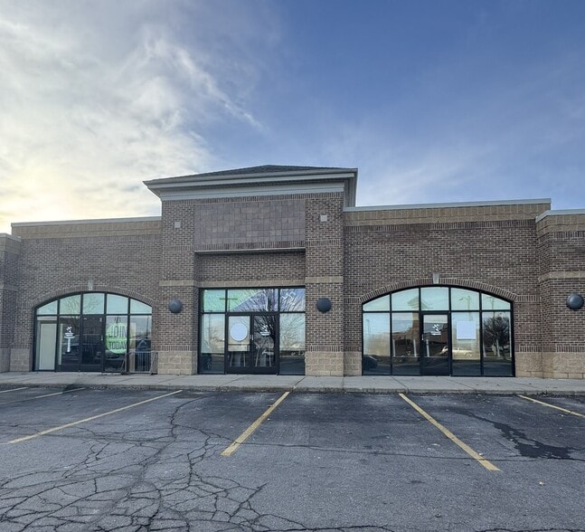 31887-31917 Utica Rd, Fraser, MI à louer - Photo du bâtiment - Image 2 de 9