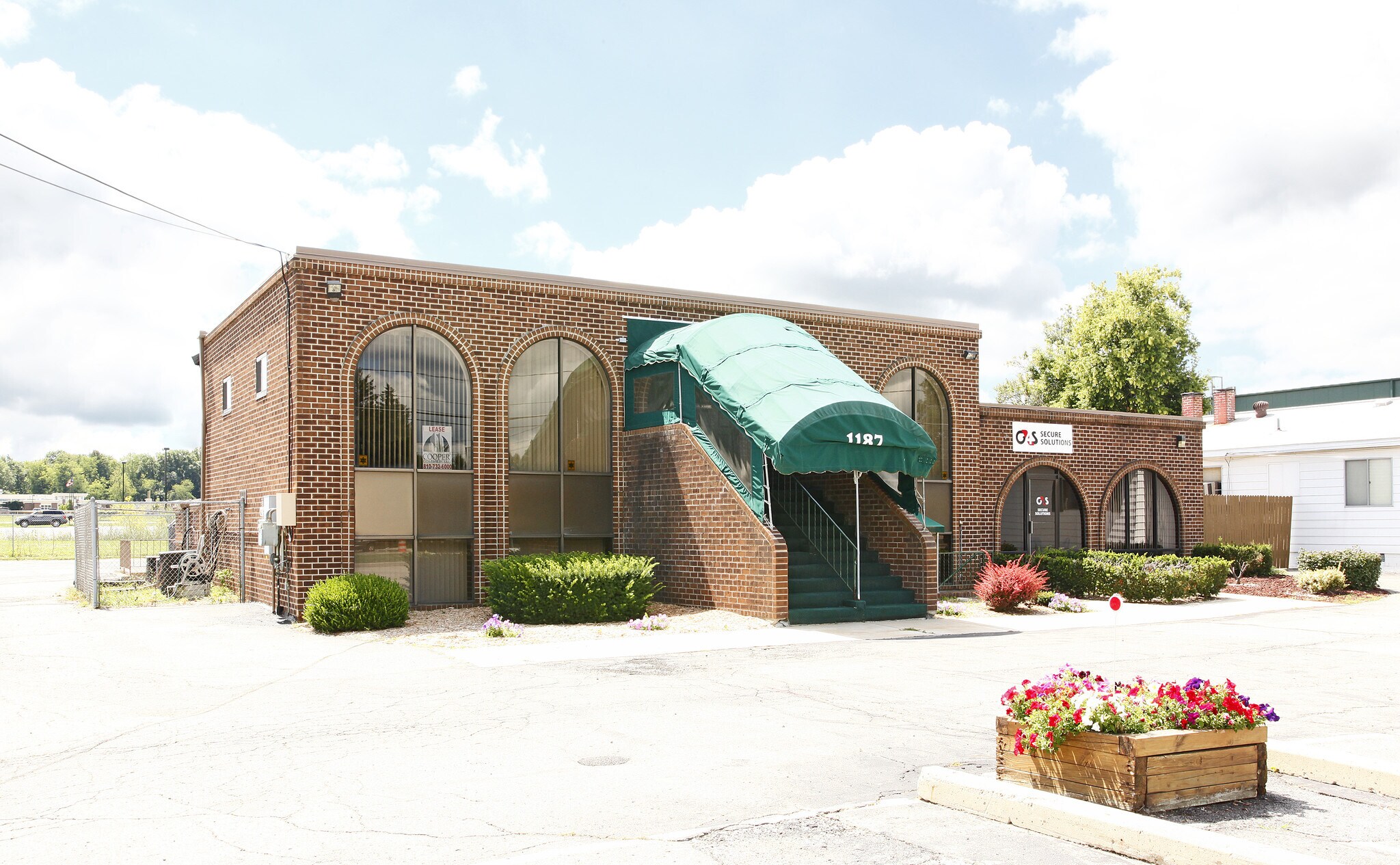 1187 W Bristol Rd, Flint, MI for lease Primary Photo- Image 1 of 5