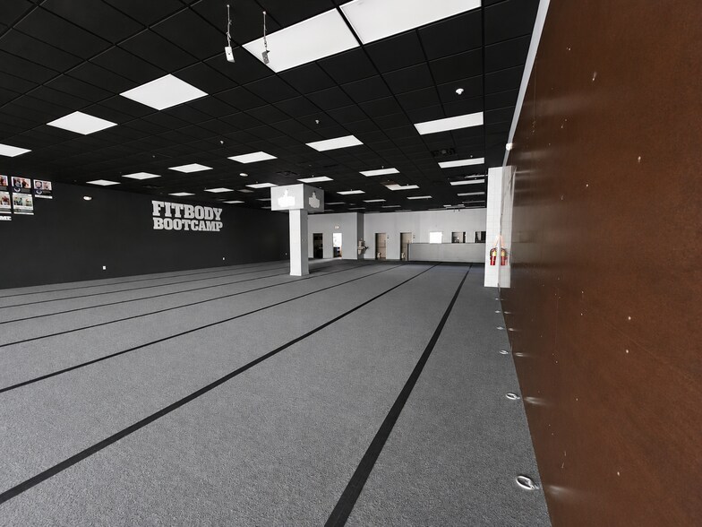 4255-4273 Alpine Ave NW, Comstock Park, MI for lease - Building Photo - Image 3 of 4