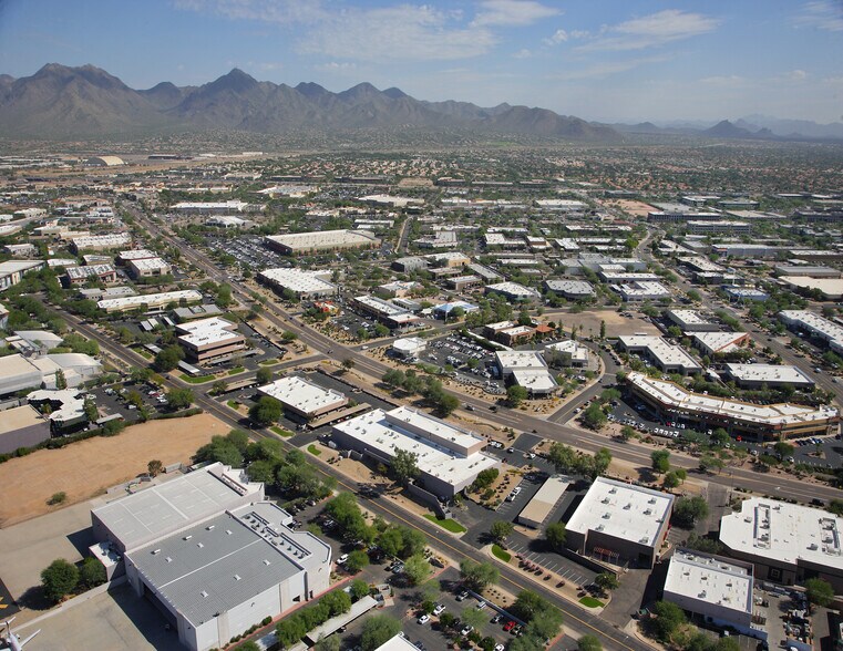15020 N Hayden Rd, Scottsdale, AZ à louer - Photo du bâtiment - Image 2 de 3