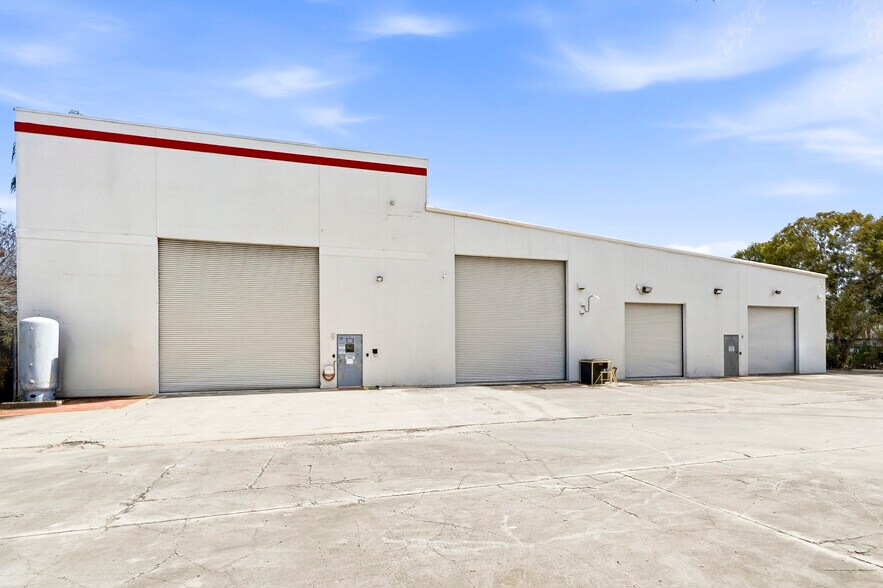 821 Jupiter Park Dr, Jupiter, FL à louer - Photo du bâtiment - Image 3 de 10