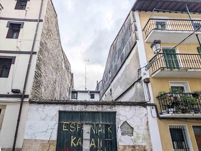 Kalea Contracalle, Irun, Guipúzcoa for sale - Building Photo - Image 2 of 10