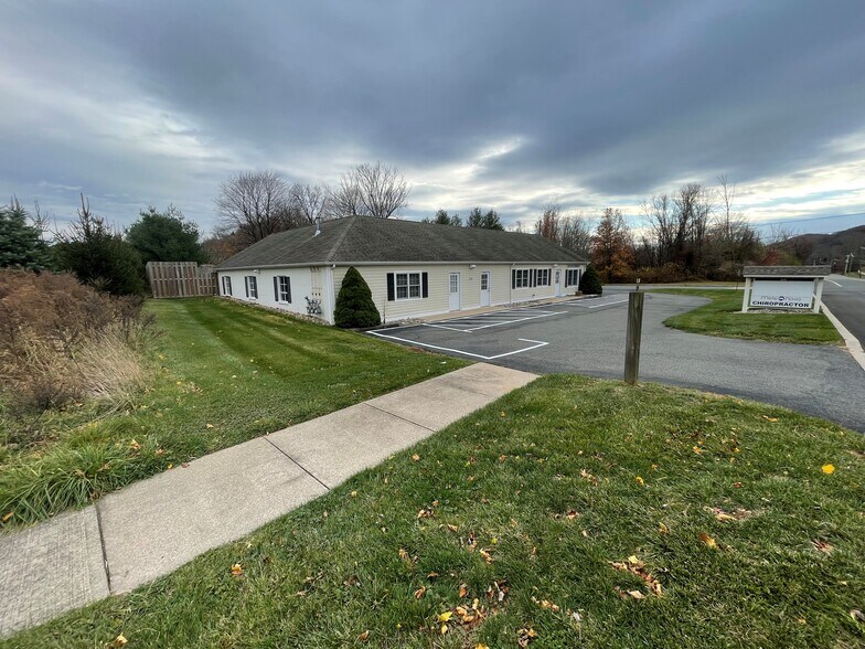 420 County Road 513, Califon, NJ à vendre - Photo du bâtiment - Image 3 de 8