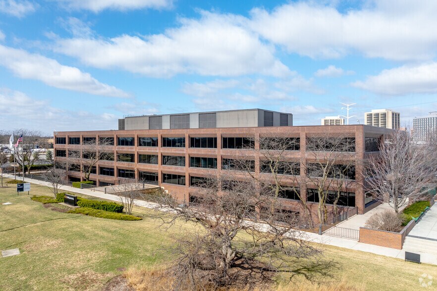 1200 Jorie Blvd, Oak Brook, IL à louer - Photo principale - Image 1 de 24