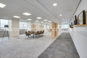 17 Place Des Reflets, Courbevoie for lease Interior Photo- Image 2 of 3