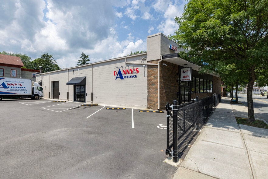 200 Academy Ave, Providence, RI for sale - Building Photo - Image 2 of 24