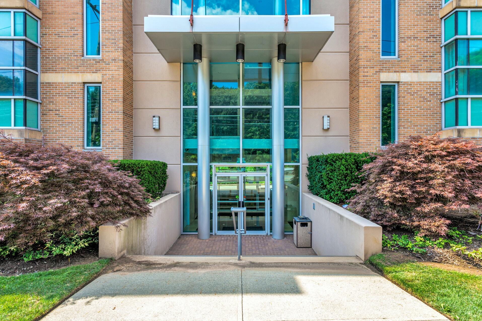 520 Sylvan Ave, Englewood Cliffs, NJ for lease Primary Photo- Image 1 of 19