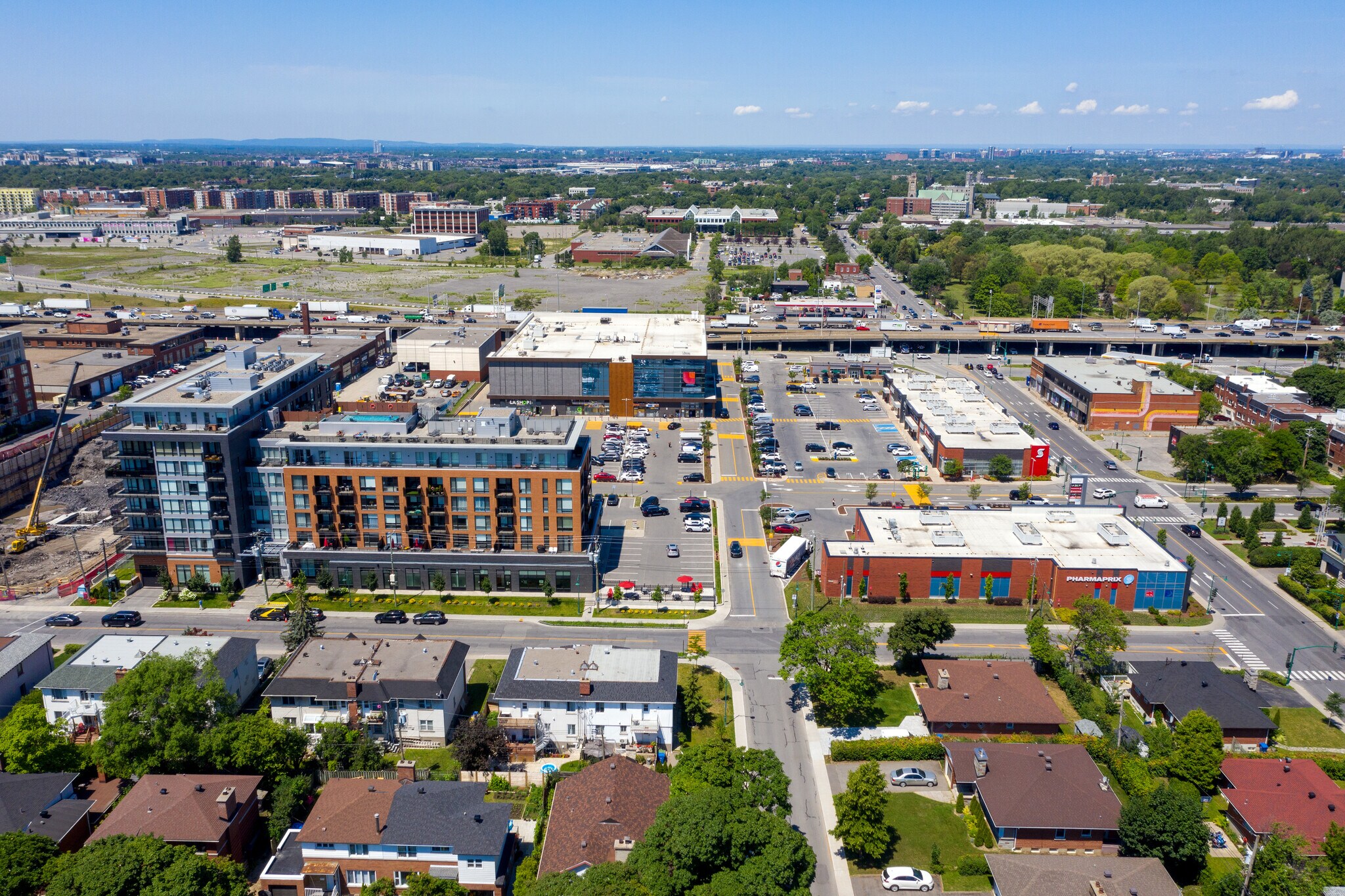 2300-2380 Ch Lucerne, Mont-Royal, QC à vendre Photo du bâtiment- Image 1 de 1