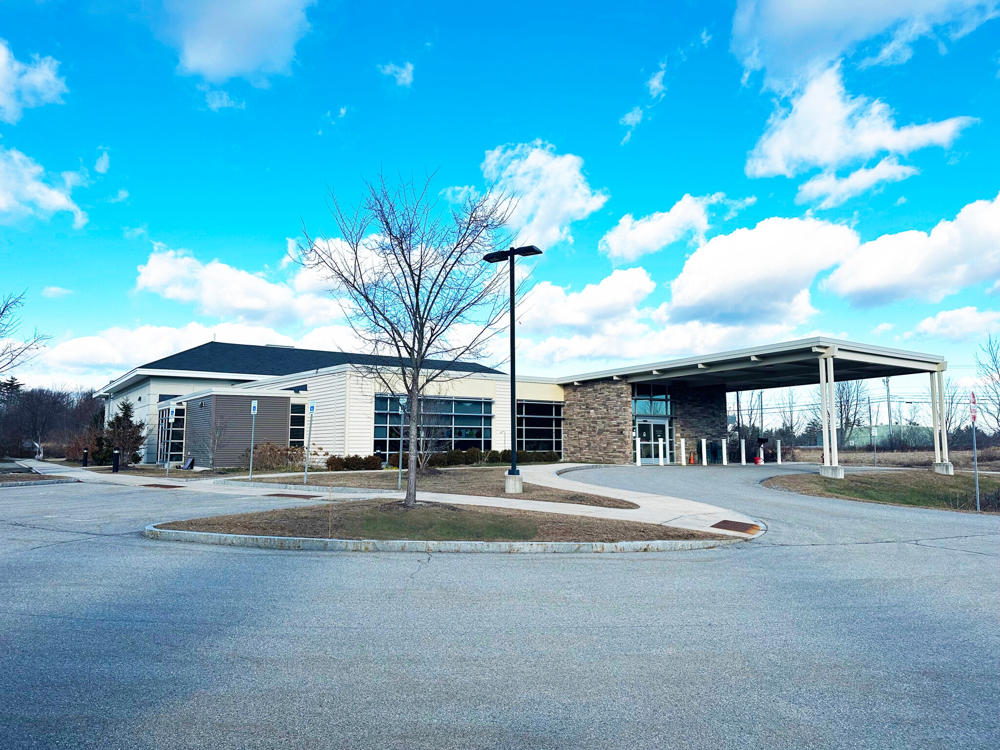 13 Healthcare Dr, Rochester, NH for lease Building Photo- Image 1 of 2