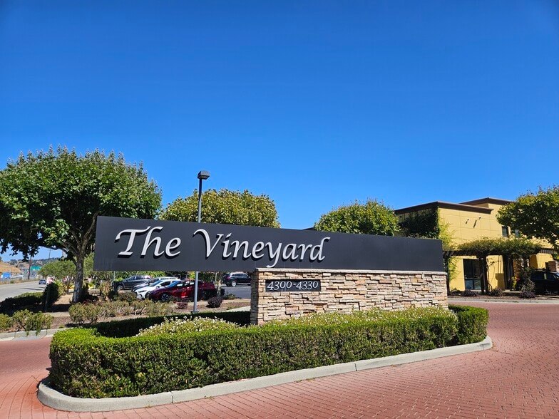 4328-4330 Redwood Hwy, San Rafael, CA for sale - Building Photo - Image 2 of 47