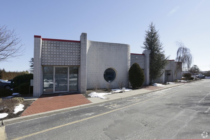 1461 Lakeland Ave, Bohemia, NY à louer - Photo principale - Image 1 de 5