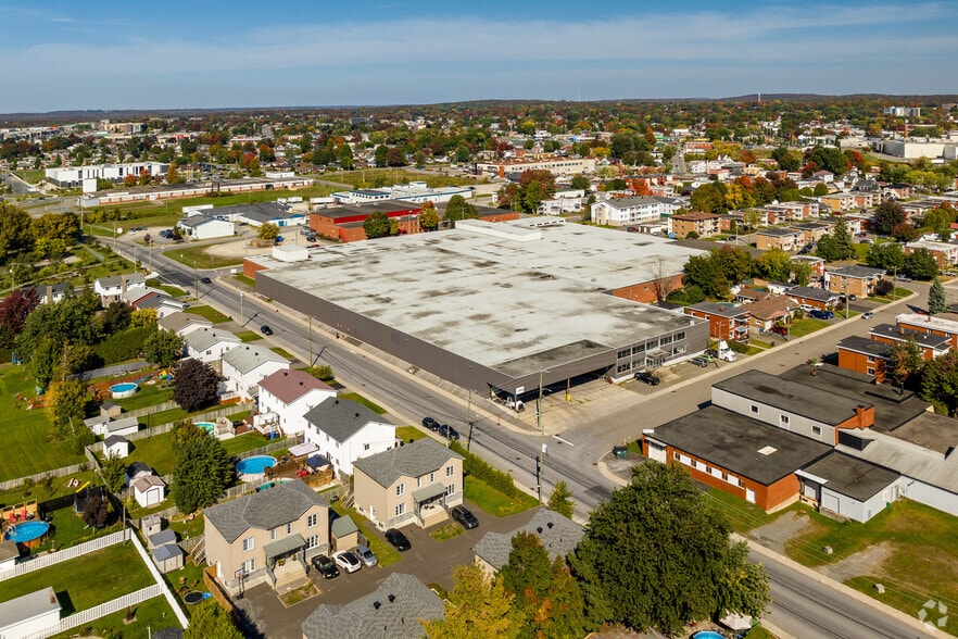 677 Rue Douville, Granby, QC à louer - Aérien - Image 3 de 17