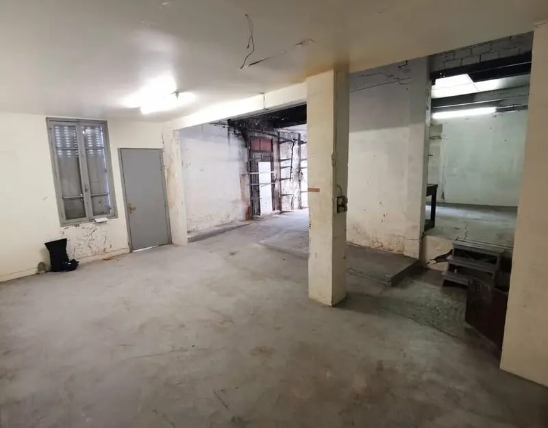 Industrial in Paris for lease Building Photo- Image 1 of 7