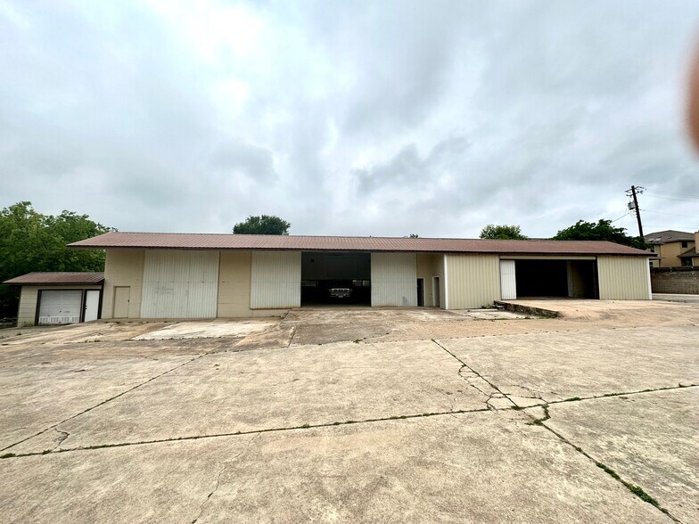 2207 Lynnbrook Dr, Austin, TX à louer - Photo du bâtiment - Image 2 de 6