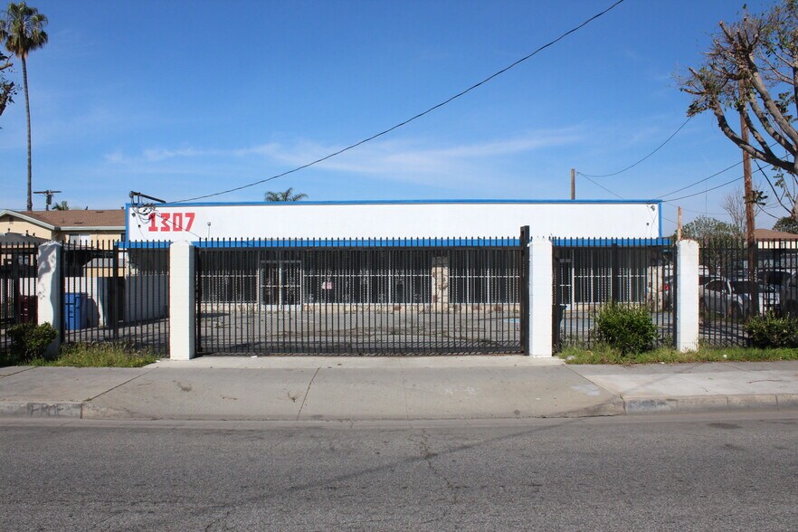 1307 N Long Beach Blvd, Compton, CA for sale - Primary Photo - Image 1 of 13