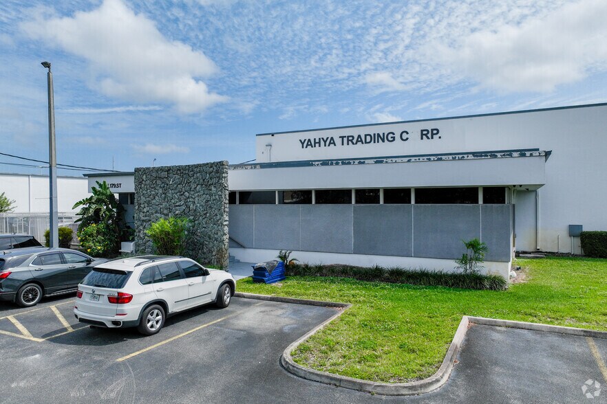 50 NE 179th St, Miami, FL for lease - Building Photo - Image 1 of 44
