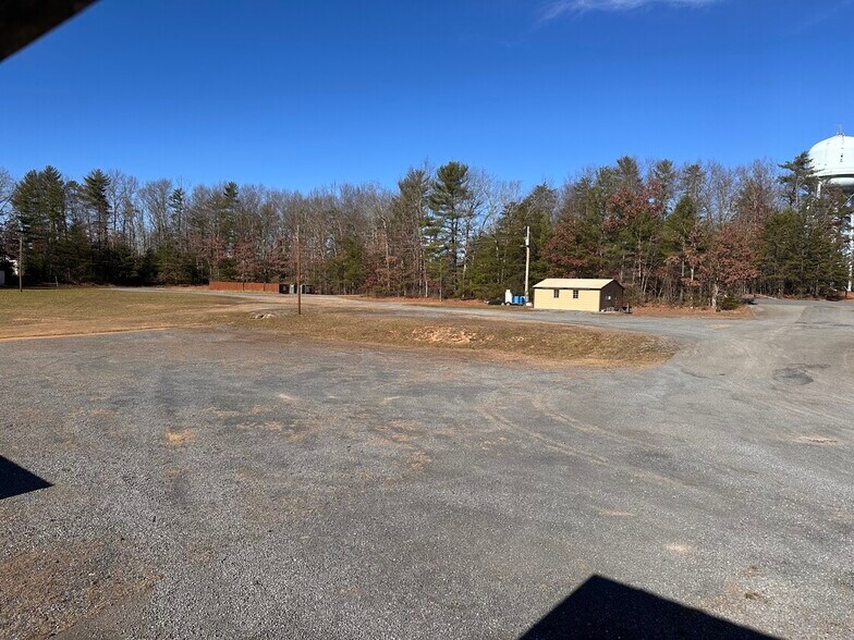 233 Millboro Industrial Rd Rd, Millboro, VA à louer - Photo principale - Image 1 de 5