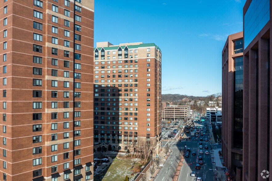 15-27 Bank St, White Plains, NY à louer - Photo du bâtiment - Image 2 de 53