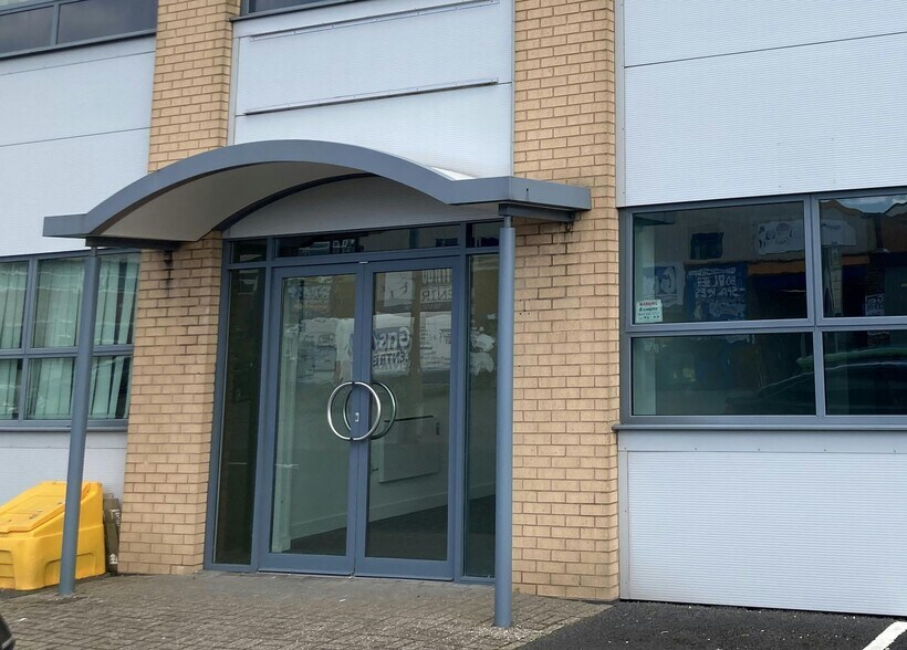 Highlands Rd, Solihull à louer - Photo du bâtiment - Image 2 de 68