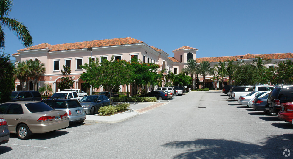 500 University Blvd, Jupiter, FL for lease - Primary Photo - Image 2 of 37