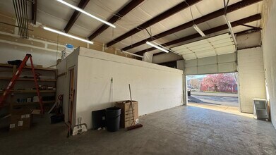 965 Tyinn St, Eugene, OR for lease Interior Photo- Image 2 of 3