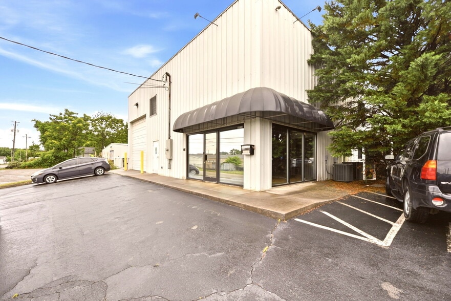 2533 Hoitt Ave, Knoxville, TN for sale - Building Photo - Image 2 of 21