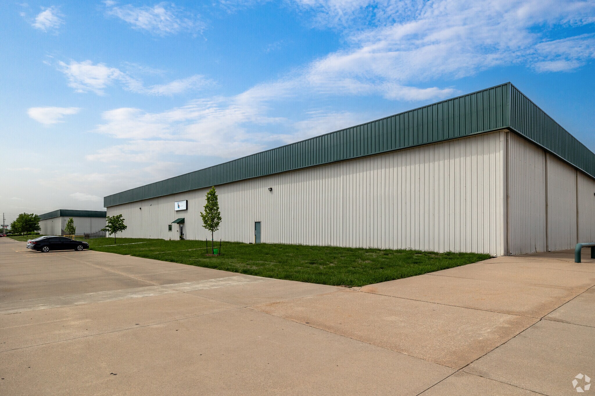 8909 E 35th St, Wichita, KS for lease Primary Photo- Image 1 of 9