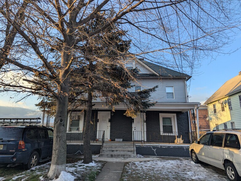16 Unit Portfolio portefeuille de 3 propriétés à vendre sur LoopNet.ca - Photo du bâtiment - Image 3 de 20